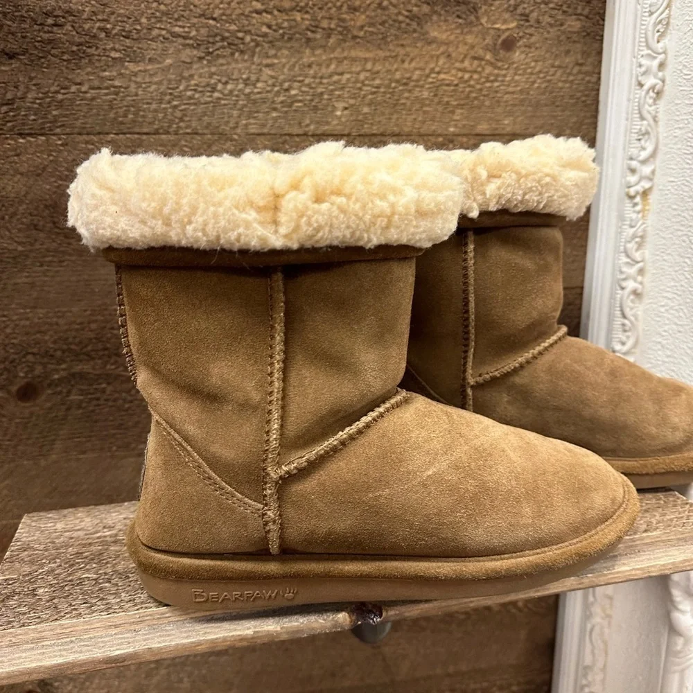 Bearpaw Suede Shearling-Lined Short Boots – Chestnut Brown – Women’s Size 8